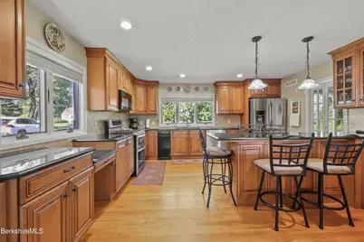 490 Williams St, Pittsfield, MA 01201 - Photo 4