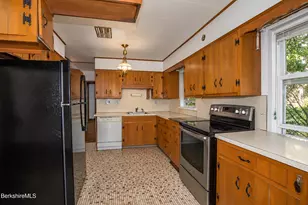 5 Whitman St, Pittsfield, MA 01201 - Photo 8