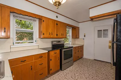 5 Whitman St, Pittsfield, MA 01201 - Photo 10