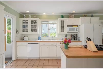 40 Waterman Place, Williamstown, MA 01267 - Photo 12