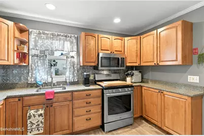 68 Doreen St, Pittsfield, MA 01201 - Photo 18