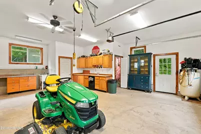 332 Hancock Rd, Pittsfield, MA 01201 - Photo 20