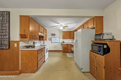 11 Allessio St, Pittsfield, MA 01201 - Photo 8
