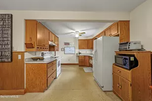 11 Allessio St, Pittsfield, MA 01201 - Photo 8