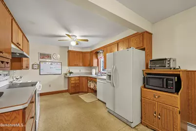 11 Allessio St, Pittsfield, MA 01201 - Photo 10