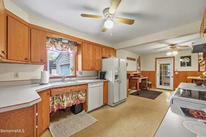 11 Allessio St, Pittsfield, MA 01201 - Photo 12