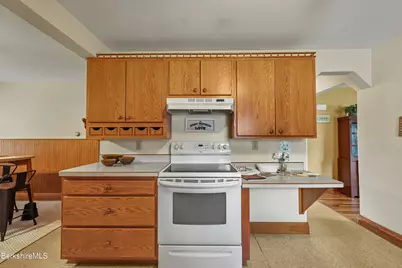 11 Allessio St, Pittsfield, MA 01201 - Photo 14