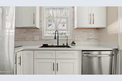 45 Kensington Ave, Pittsfield, MA 01201 - Photo 2