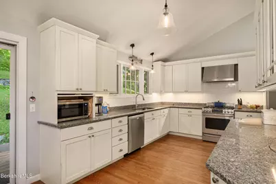 99 Buxton Hill Rd, Williamstown, MA 01267 - Photo 10