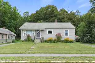582 W Housatonic St, Pittsfield, MA 01201 - Photo 1