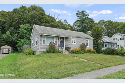 582 W Housatonic St, Pittsfield, MA 01201 - Photo 2