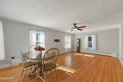 582 W Housatonic St, Pittsfield, MA 01201 - Photo 4