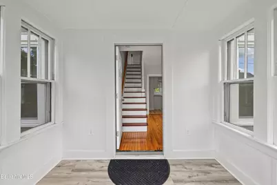 82 Acorn St, Pittsfield, MA 01201 - Photo 2