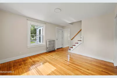 82 Acorn St, Pittsfield, MA 01201 - Photo 4