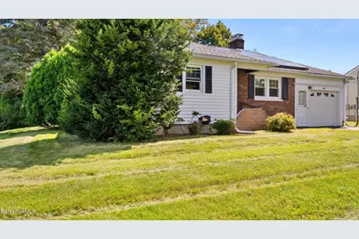84 Lillian St, Pittsfield, MA 01201 - Photo 2