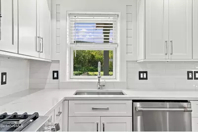 162 Columbia St, Adams, MA 01220 - Photo 6
