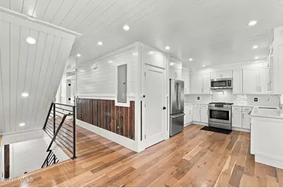 162 Columbia St, Adams, MA 01220 - Photo 8
