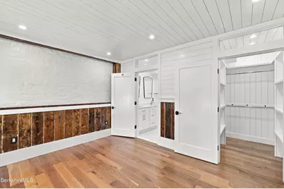 162 Columbia St, Adams, MA 01220 - Photo 14