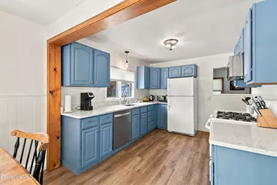 20 Delaware Ave, Pittsfield, MA 01201 - Photo 14
