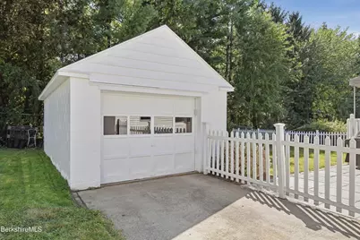 20 Delaware Ave, Pittsfield, MA 01201 - Photo 56