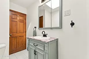 20 Delaware Ave, Pittsfield, MA 01201 - Photo 36