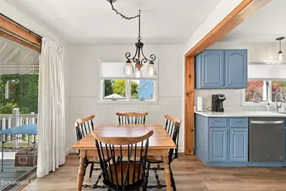 20 Delaware Ave, Pittsfield, MA 01201 - Photo 18