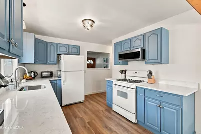 20 Delaware Ave, Pittsfield, MA 01201 - Photo 16