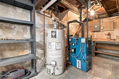 20 Delaware Ave, Pittsfield, MA 01201 - Photo 46
