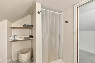 20 Delaware Ave, Pittsfield, MA 01201 - Photo 42