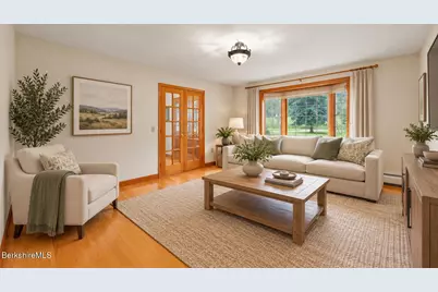 19 Lynne Ct, Lanesborough, MA 01237 - Photo 8