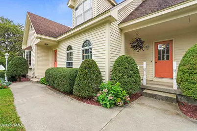 19 Lynne Ct, Lanesborough, MA 01237 - Photo 4