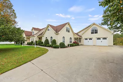 19 Lynne Ct, Lanesborough, MA 01237 - Photo 2