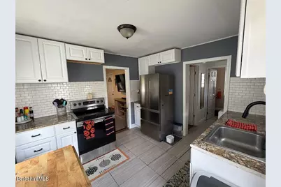 30 Lucille St, Pittsfield, MA 01201 - Photo 6