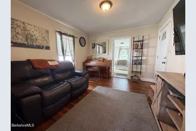 30 Lucille St, Pittsfield, MA 01201 - Photo 2