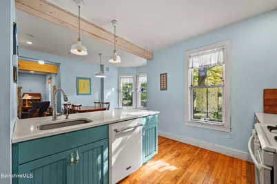 1081 West St, Pittsfield, MA 01201 - Photo 20