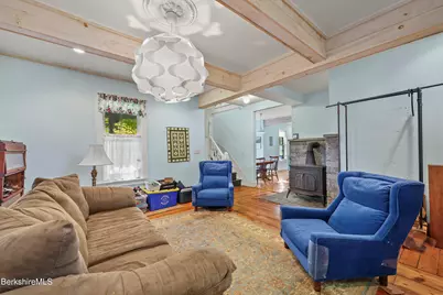 1081 West St, Pittsfield, MA 01201 - Photo 10