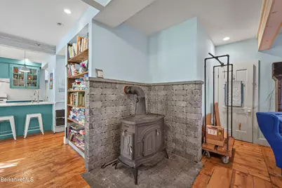 1081 West St, Pittsfield, MA 01201 - Photo 12