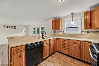 6 Brierwood Ln, Pittsfield, MA 01201 - Photo 8