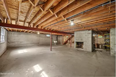 8 Clydesdale Dr, Pittsfield, MA 01201 - Photo 26