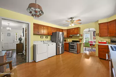 8 Clydesdale Dr, Pittsfield, MA 01201 - Photo 10