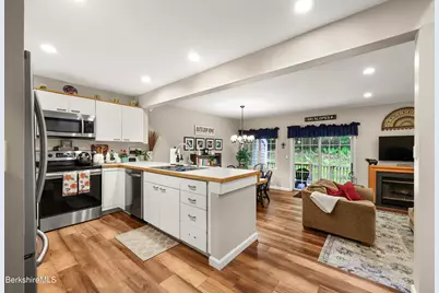 9123 Mountainside Dr, Hancock, MA 01237 - Photo 8