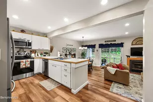 9123 Mountainside Dr, Hancock, MA 01237 - Photo 8