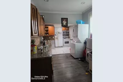 86 E Center St, Pittsfield, MA 01201 - Photo 6