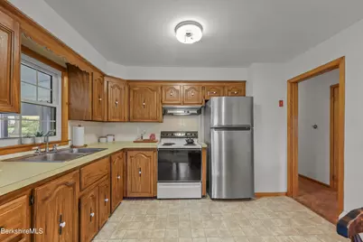 25 Brighton Ave, Pittsfield, MA 01201 - Photo 12