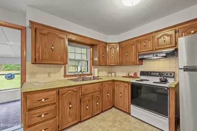 25 Brighton Ave, Pittsfield, MA 01201 - Photo 14