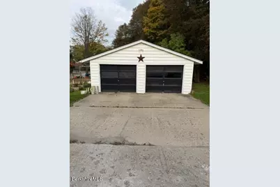 8 1/2 Orchard St, Adams, MA 01220 - Photo 14