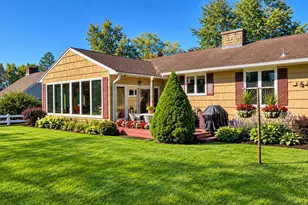 102 Tor Ct, Pittsfield, MA 01201 - Photo 2