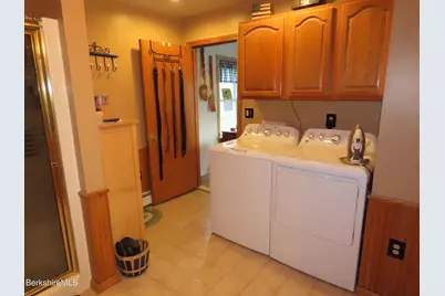 111 Franklin St, North Adams, MA 01247 - Photo 20
