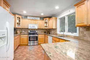 506 Gale Ave, Pittsfield, MA 01201 - Photo 8