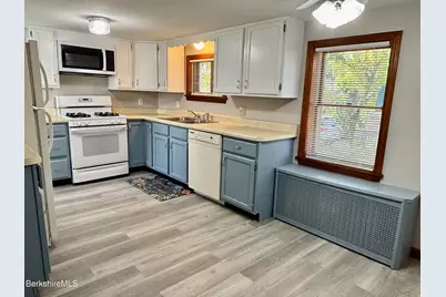 42 Newell St, Pittsfield, MA 01201 - Photo 16